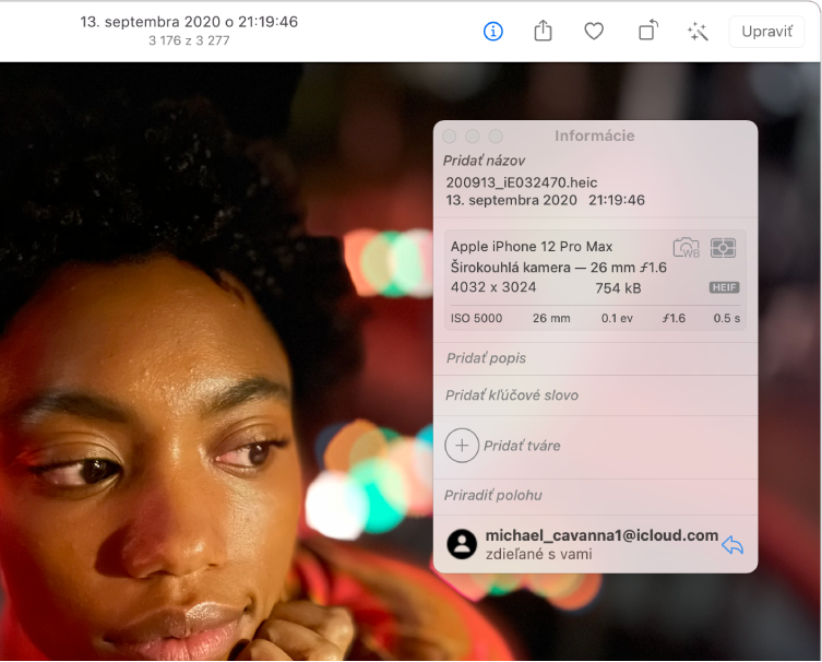 Fotka osoby a okno Informácie zobrazujúce emailovú adresu odosielateľa v spodnej časti.