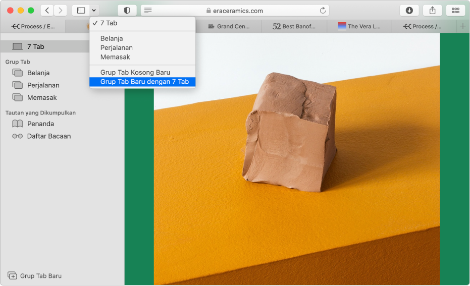 Jendela Safari menampilkan bar samping dengan Grup Tab yang ada, jendela utama dengan beberapa tab dibuka, dan pilihan untuk membuat Grup Tab baru.