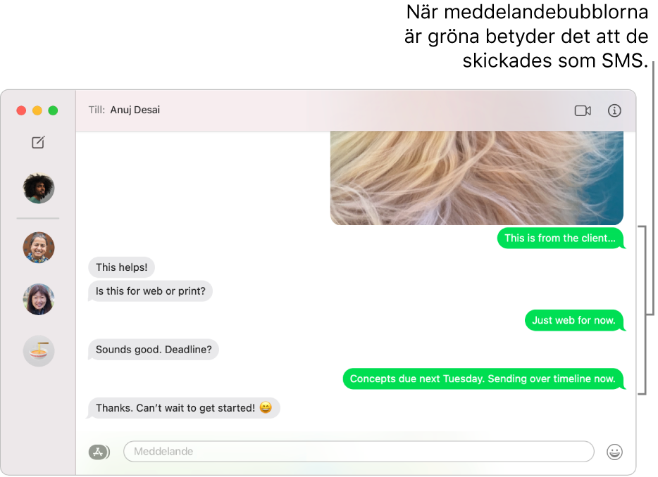 Meddelanden-fönstret med flera konversationer listade i sidofältet till vänster och en transkribering till höger. Meddelandebubblorna är gröna, vilket visar att de har skickats som SMS.