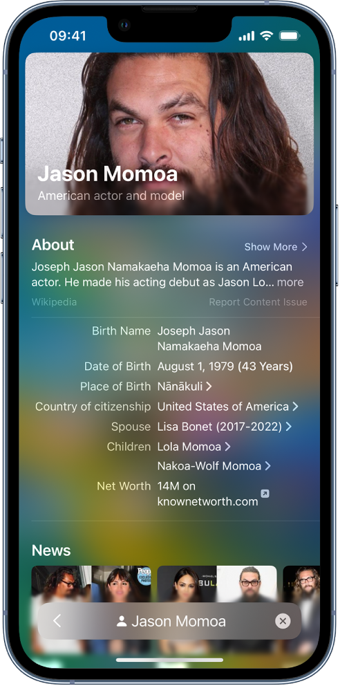 Un écran affichant une recherche sur l’iPhone. En haut de l’écran se trouve le champ de recherche avec le nom d’une célébrité. Des résultats de recherche trouvés pour le texte cible apparaissent en dessous.