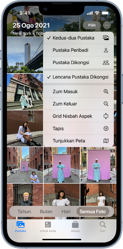 Pustaka foto dalam app Foto. Butang Lagi di bahagian kanan atas dipilih dan item Kedua-dua Pustaka serta Lencana Pustaka Dikongsi dipilih dalam menu.