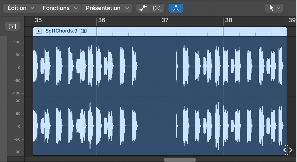 Figure. Pointeur d’ajustement au-dessus du bord inférieur droit d’une région audio dans l’éditeur de piste audio.