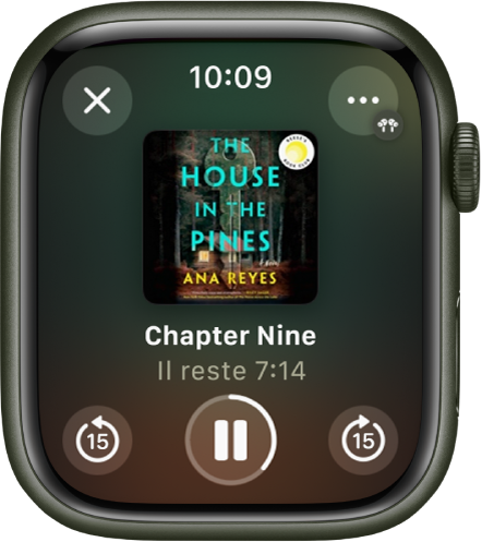 L’écran de lecture d’un livre audio. Le bouton Fermer se trouve en haut à gauche, le bouton Plus en haut à droite, le bouton permettant de reculer de 15 secondes en bas à gauche, le bouton Lecture/Pause en bas au milieu et le bouton permettant d’avancer de 15 secondes en bas à droite. Au milieu se trouvent l’illustration, le numéro du chapitre et le temps restant dans le chapitre.