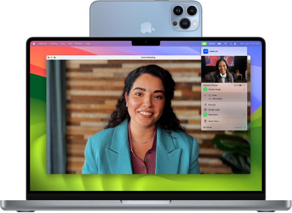 MacBook Pro menggunakan iPhone sebagai kamera web dan menunjukkan sesi FaceTime.