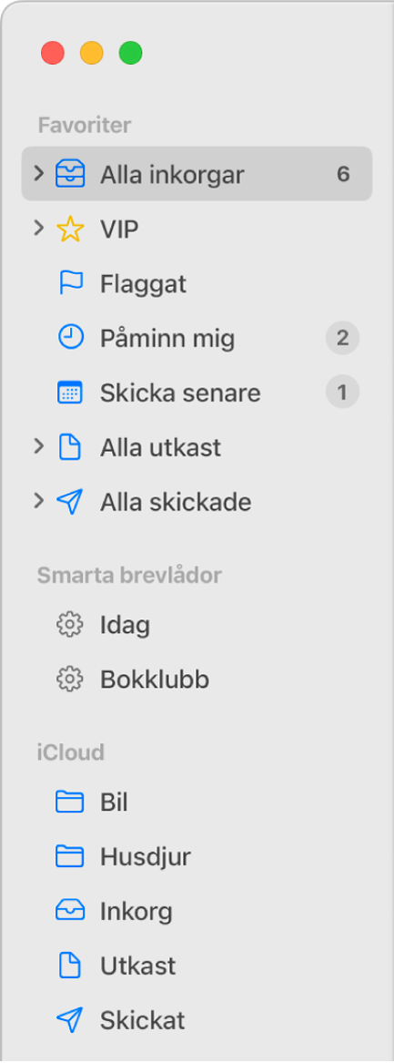 Sidofältet i Mail med standardbrevlådorna (som Inkorg och Utkast) överst i sidofältet samt brevlådor du har skapat i avsnitten På min Mac och iCloud.