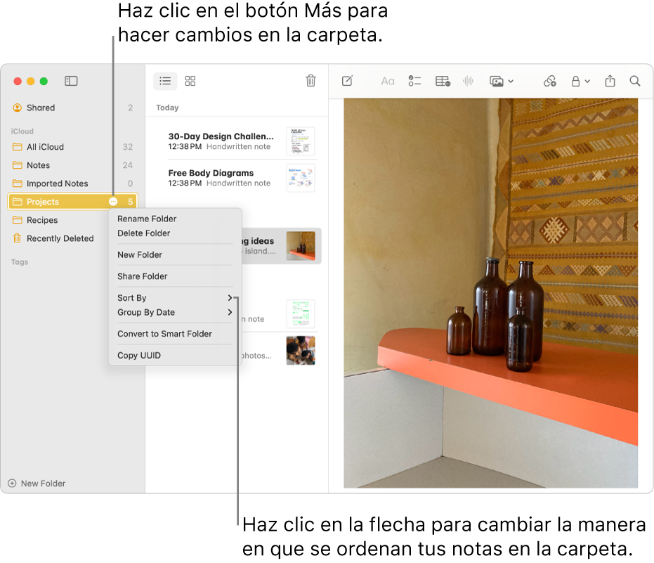 Una ventana de la app Notas en una Mac con una carpeta en la barra lateral que muestra el botón Más, el cual permite hacer cambios en una carpeta. La opción para ordenar se encuentra arriba de la lista de notas en la parte de en medio; esta cambia el orden de las notas: haz clic en la flecha para seleccionar otro orden.