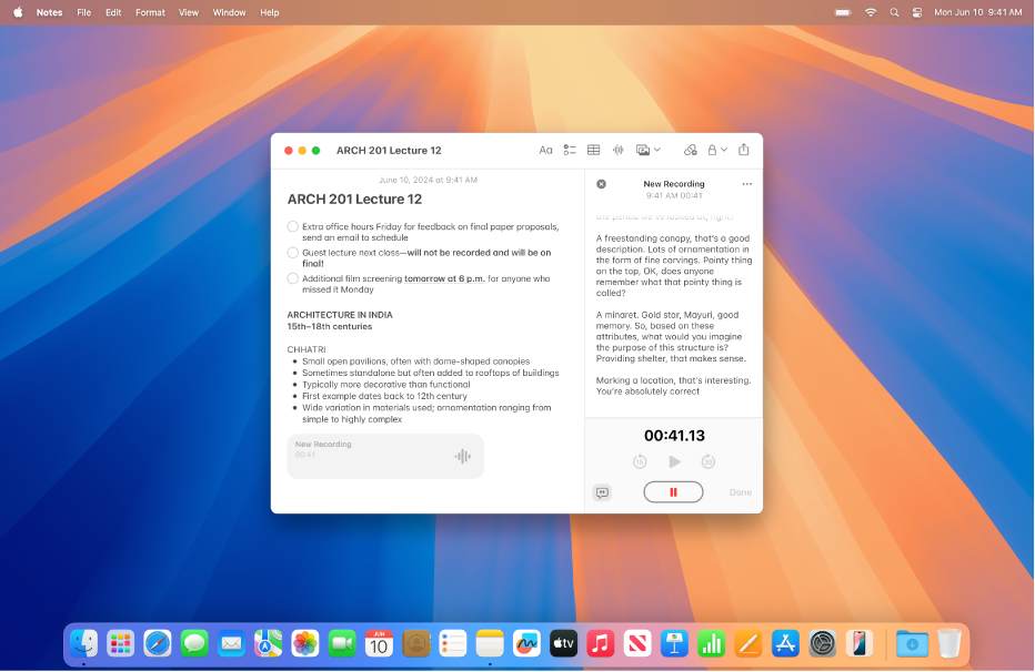 Una finestra dell’app Note sul Mac che mostra una registrazione audio nel testo della nota. Il pulsante “Mostra trascrizione” è attivo e viene mostrata una trascrizione in tempo reale della registrazione audio.