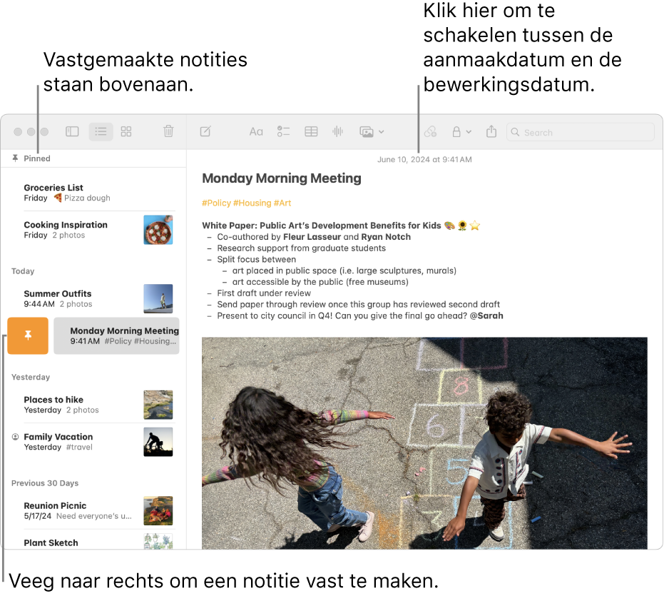 Een venster van de app Notities op de Mac met links de lijst met notities, vastgemaakte notities boven aan de lijst en de vastmaakknop op een notitie. De inhoud van die notitie wordt aan de rechterkant weergegeven met de datum bovenaan. Klik op de datum om te wisselen tussen de aanmaakdatum en de bewerkingsdatum.