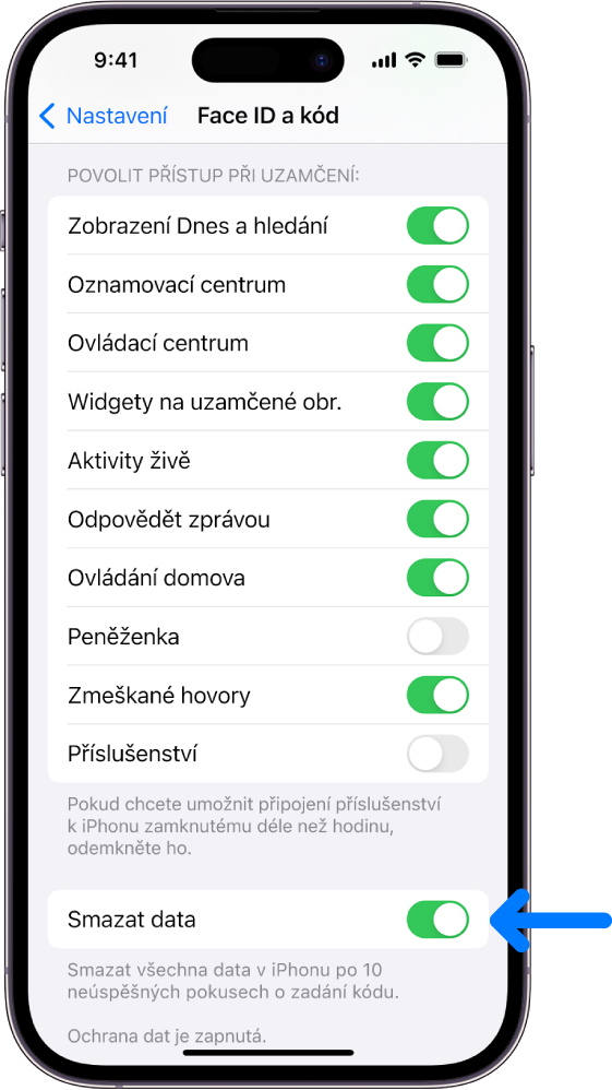 Ovládací prvek Smazat data umístěný u dolního okraje obrazovky Face ID a kód v Nastavení.