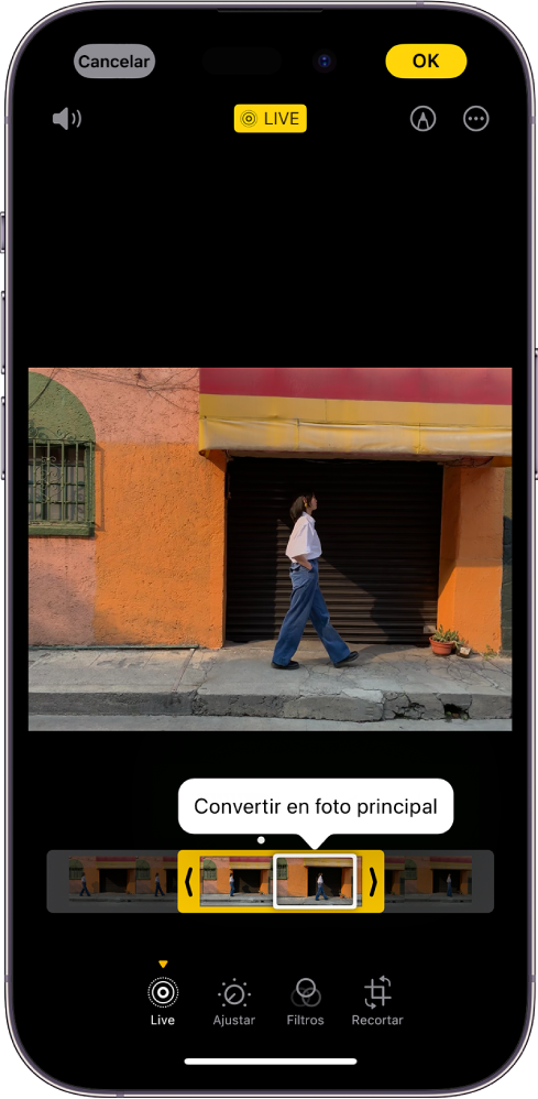 Pantalla de Live Photos con la Live Photo en el centro. Debajo de la foto está el visor de fotogramas con el botón “Convertir en foto principal” activo. En ambos extremos del visor de fotogramas hay dos flechas que te permiten acortar la Live Photo. En la parte inferior de la pantalla, se encuentran los botones Live, Ajustar, Filtros y Recortar. El botón Live está seleccionado. En la esquina superior izquierda de la pantalla está el botón Cancelar, y en la esquina superior derecha de la pantalla se muestra el botón OK. También en la parte superior de la pantalla, de izquierda a derecha, se encuentran los botones Silenciar, “En directo”, Marcación y Módulos.