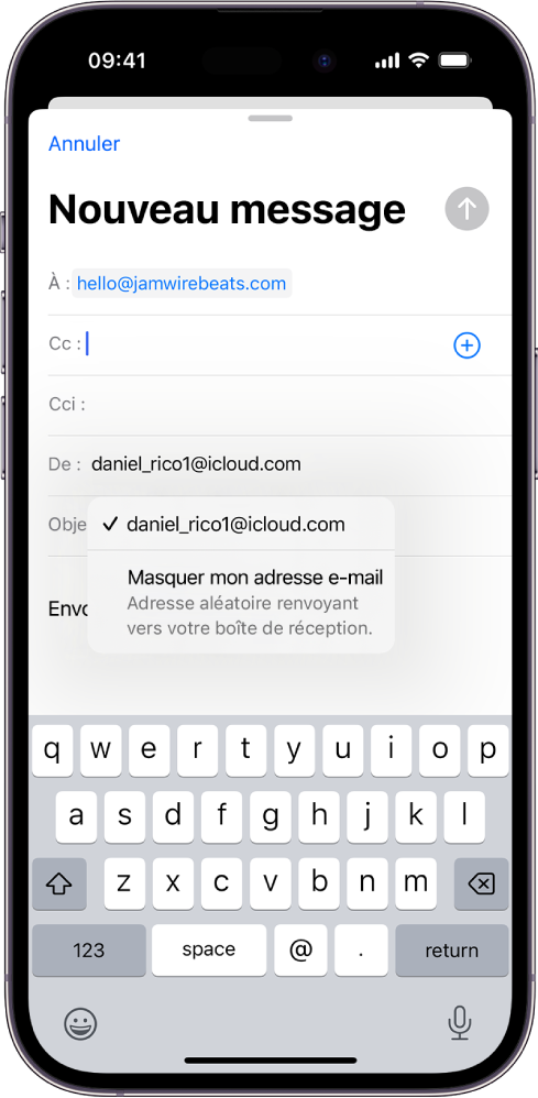 Un brouillon d’e-mail en cours d’écriture. Le champ De est sélectionné avec deux options indiquées en dessous : une adresse e-mail personnelle et « Masquer mon adresse e-mail ».