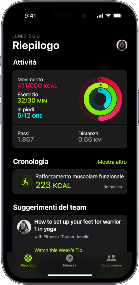La schermata di riepilogo di Fitness che mostra le aree Attività, Cronologia e “Suggerimenti del team”.