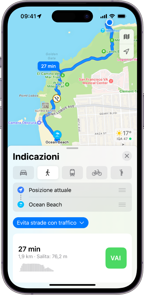 Una mappa che mostra un percorso a piedi. La scheda dell’itinerario in basso contiene dettagli del percorso, inclusi tempo stimato e i dislivelli. Il pulsante Vai viene mostrato a destra dei dettagli.