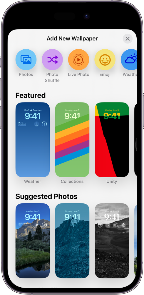 Ekrāns Add New Wallpaper, kurā redzama galerija ar fona tapetēm iPhone tālruņa Lock Screen ekrāna pielāgošanai no tādām kategorijām kā Featured un Suggested Photos. Augšpusē ir pogas fotoattēlu, cilvēku, jauktas fotoattēlu kolekcijas, emocijzīmju un laikapstākļu fona pievienošanai bloķēšanas ekrānam.