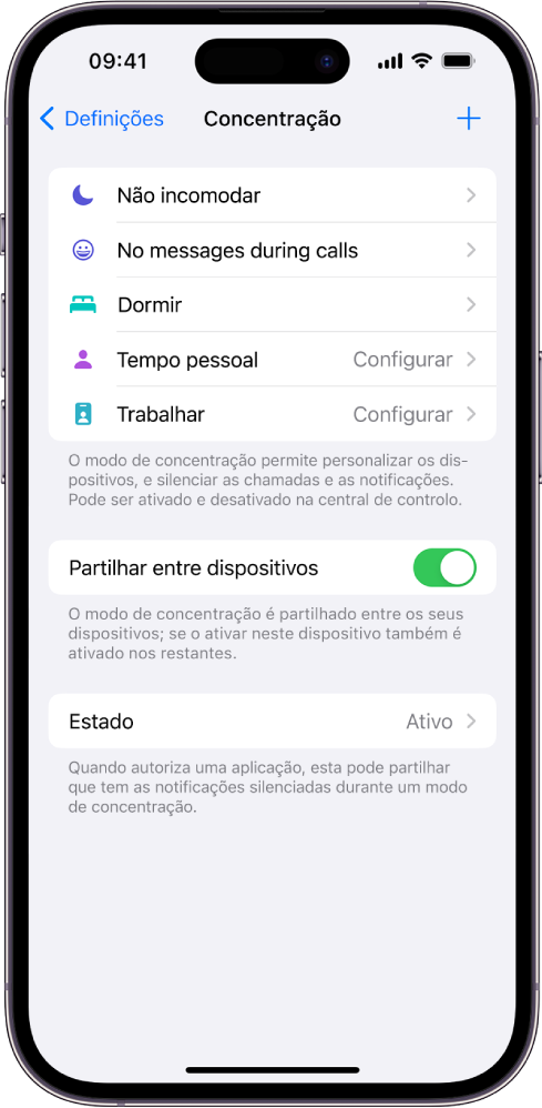 Um ecrã mostra as cinco opções de modo de concentração fornecidas: Não incomodar, Sem mensagens ao conduzir, Dormir, Pessoal e Trabalhar. A opção “Partilhar entre dispositivos” está ativa, o que permite que as mesmas definições de modo de concentração sejam usadas em todos os seus dispositivos Apple.