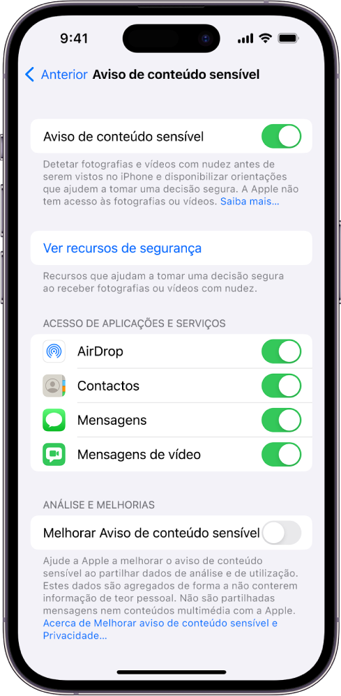 As definições dos avisos de conteúdo sensível, com uma hiperligação com a etiqueta “Ver recursos de segurança” e um botão com a etiqueta “Melhorar aviso de conteúdo sensível” para partilhar dados de análise e utilização com a Apple.