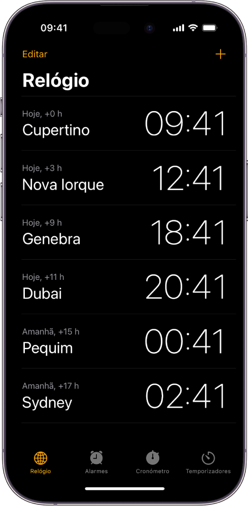 O separador “Relógio mundial” a mostrar as horas em várias cidades. O botão “Editar” junto ao canto superior esquerdo permite reordenar ou apagar relógios. O botão “Adicionar” junto ao canto superior esquerdo permite adicionar mais relógios. Os botões Relógio, Alarme, Cronómetro e Temporizadores ao longo da parte inferior.