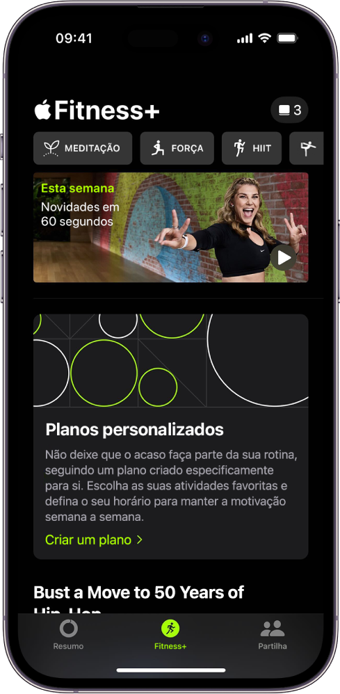 O ecrã Apple Fitness+ a mostrar vários tipos de treinos disponíveis e uma área onde pode criar um plano personalizado.