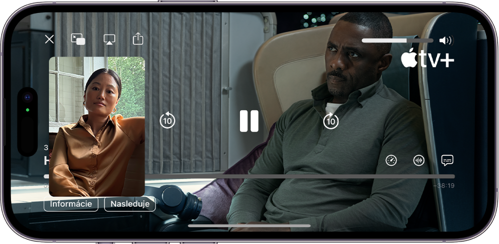 FaceTime hovor, v ktorom sa zobrazuje videoobsah z Apple TV+ zdieľaný cez SharePlay. Osoba zdieľajúca tento obsah sa zobrazuje v malom okne, zvyšok obrazovky vypĺňa video a v hornej časti sú prvky na ovládanie prehrávania.