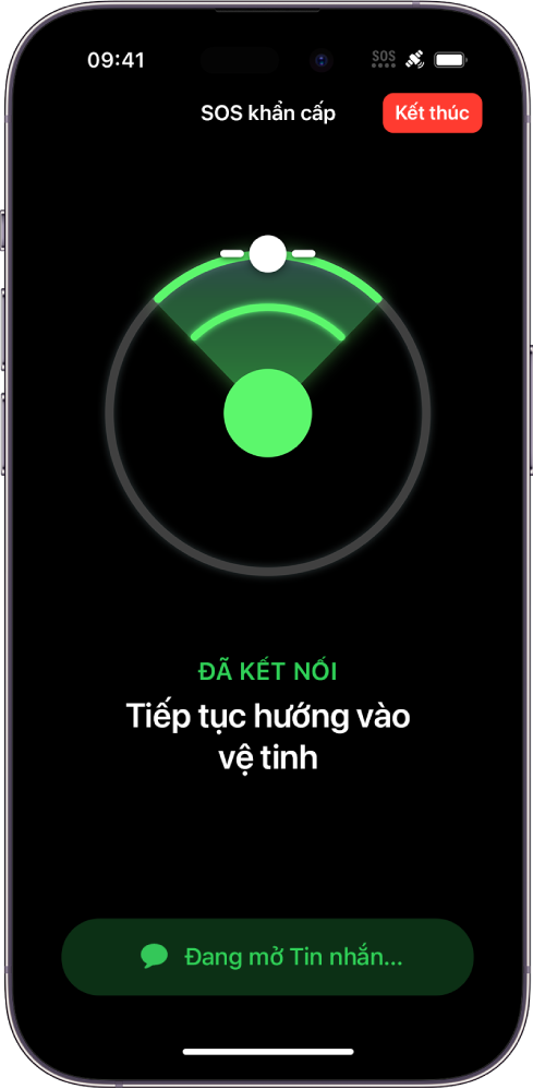 Màn hình SOS khẩn cấp, đang cho thấy rằng điện thoại được kết nối và đang hướng dẫn người dùng tiếp tục hướng vào vệ tinh. Nút Đang mở Tin nhắn sử nằm ở cuối màn hình.