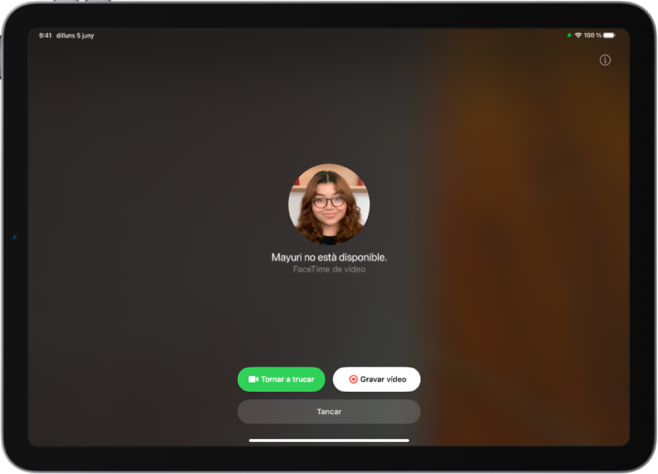 Pantalla de “Gravar vídeo” en què es veu que la persona a qui has trucat no està disponible. Inclou el botó “Tornar a trucar” i el botó “Gravar un vídeo”, que pots tocar per gravar un missatge de vídeo.