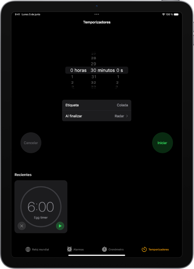 Pestaña Temporizadores con ajustes para configurar un temporizador. Hay un temporizador recién creado debajo de los ajustes del temporizador. Los botones “Reloj mundial”, Alarma, Cronómetro y Temporizadores se encuentran en la parte inferior.