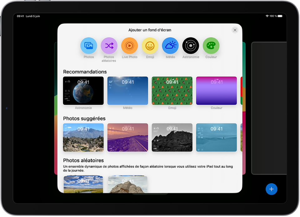 L’écran Ajouter un fond d’écran avec une galerie de fonds d’écran permettant de personnaliser l’écran verrouillé de l’iPad. Les fonds d’écran sont organisés en différentes catégories, comme Sélection et Photos suggérées. En haut de l’écran figurent différents boutons permettant d’ajouter à l’écran verrouillé des photos et photos en mode aléatoire, des personnes, des Emoji, ainsi qu’un fond d’écran météo.