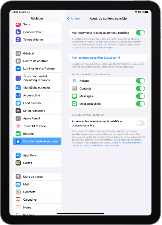 Les réglages pour « Avertissements relatifs au contenu sensible », avec un lien intitulé « Voir les ressources liées à la sécurité » et un bouton intitulé « Améliorer les avertissements relatifs au contenu sensible » pour partager des données d’analyse et d’utilisation avec Apple.
