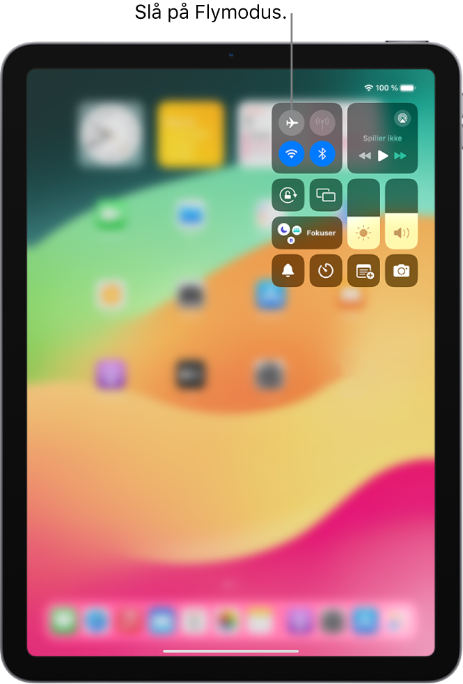 Kontrollsenter-skjermen viser at et trykk på knappen øverst til venstre slår på Flymodus.