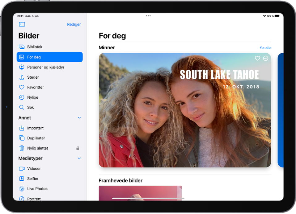 For deg er markert i sidepanelet i Bilder-appen. Resten av skjermen viser Minner og Framhevede bilder.