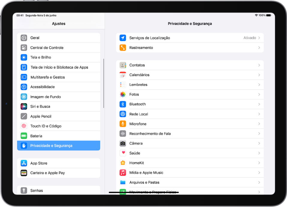 Tela de Ajustes do iPad. No lado esquerdo da tela está a barra lateral Ajustes. “Privacidade e Segurança” está selecionado. No lado direito da tela está a opção para ativar e desativar Permitir Solicitações.