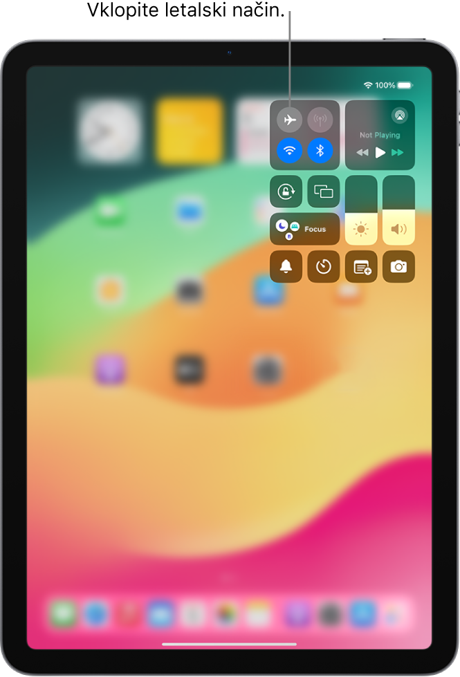 Zaslon aplikacije Control Center prikazuje, da letalski način vklopite tako, da tapnete zgornji levi gumb.