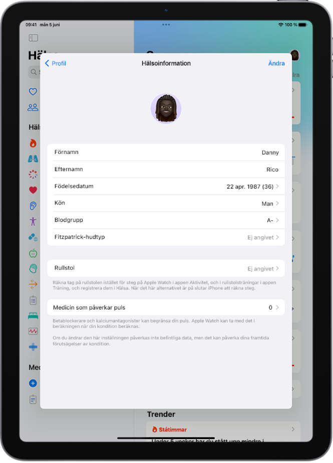 Skärmen för hälsoinformation med fält för namn, födelsedatum, blodgrupp och annan information.