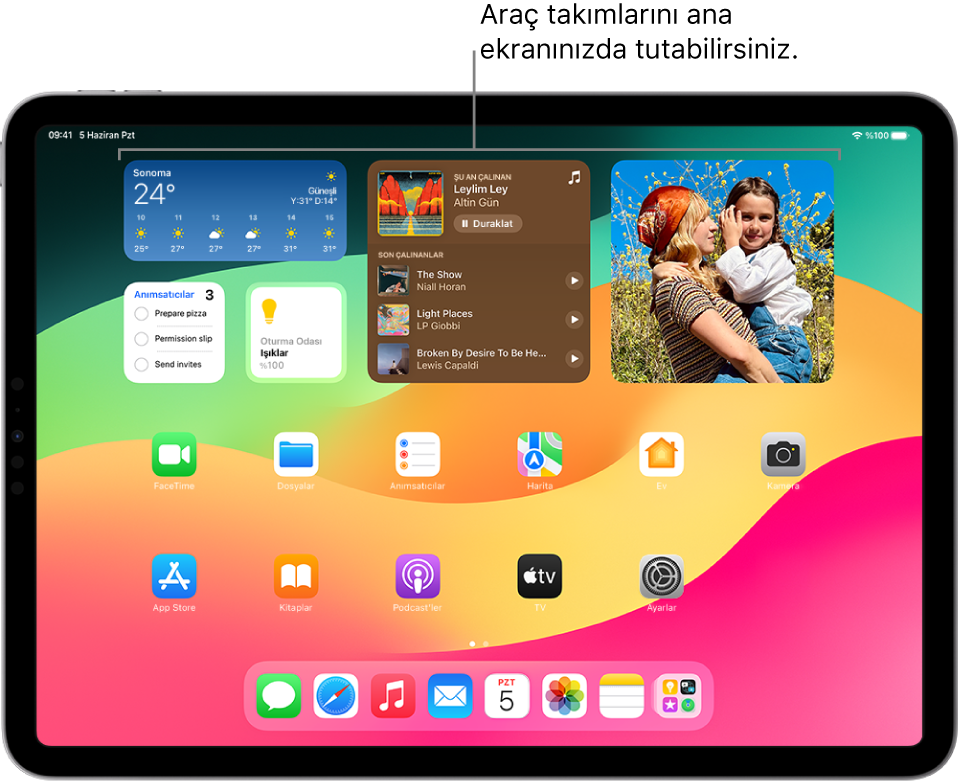 iPad ana ekranı. Ekranın en üstünde Hava Durumu, Müzik, Fotoğraflar, Anımsatıcılar ve Ev için özelleştirilmiş araç takımları var.