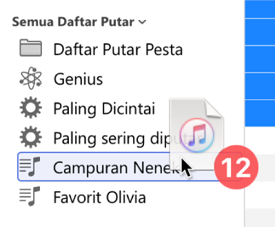 Album sedang diseret ke daftar putar. Daftar putar disorot dengan persegi berwarna biru.