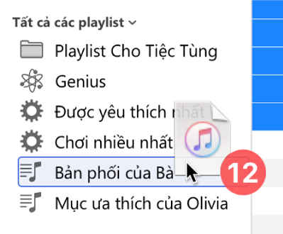 Album đang được kéo vào playlist. Playlist được tô sáng bằng hình chữ nhật màu lam.