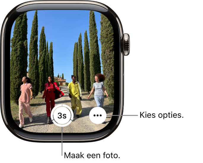 Het Apple Watch-scherm met daarop het beeld van de iPhone-camera. In het midden onderin staat de sluiterknop. Rechtsonderin staat de knop 'Meer opties'.