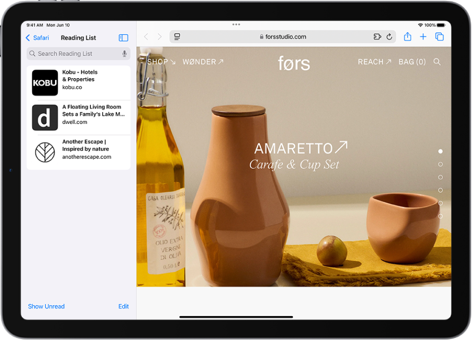في تطبيق سفاري، قائمة القراءة مفتوحة في الشريط الجانبي على الجانب الأيمن، وتعرض قائمة بالمواقع الإلكترونية المحفوظة في قائمة القراءة.