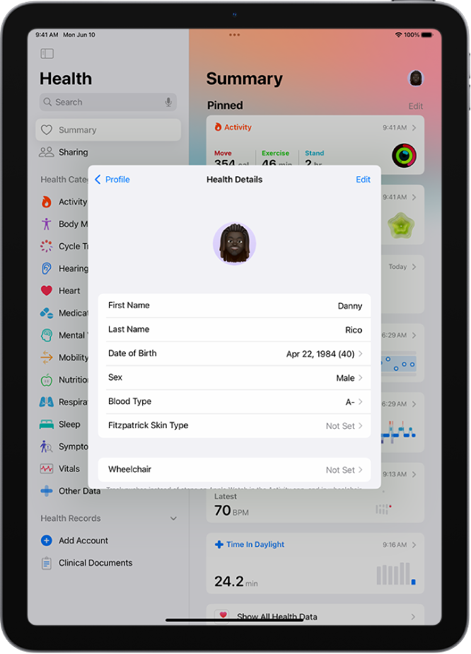 Kuva Health Details, kus on väljad teie nime, sünnikuupäeva, soo, veretüübi ja muu teabe kohta.
