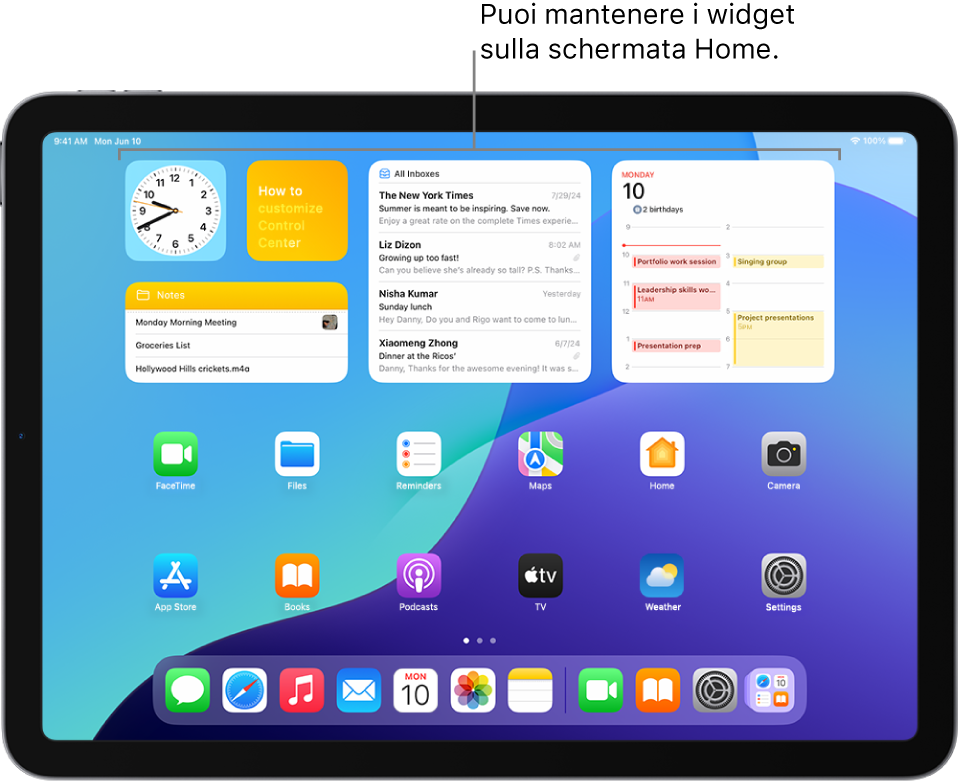 La schermata Home di iPad. Nella parte superiore dello schermo sono presenti widget personalizzati per Meteo, Musica, Foto, Promemoria e Casa.