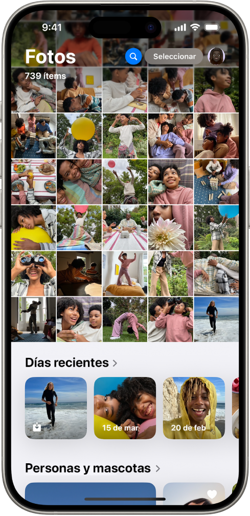 La app Fotos está abierta. En los dos tercios superiores de la pantalla se muestra la fototeca en una cuadrícula. Debajo, está la colección de fotos “Días recientes” y, debajo, la colección “Personas y mascotas”.