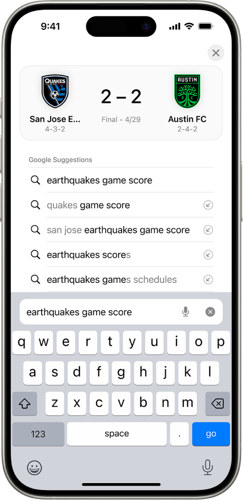 „Safari“ paieškos ekranas su ekranine klaviatūra ekrano apačioje. Virš klaviatūros esančiame paieškos laukelyje įrašytas tekstas „earthquakes game score“.