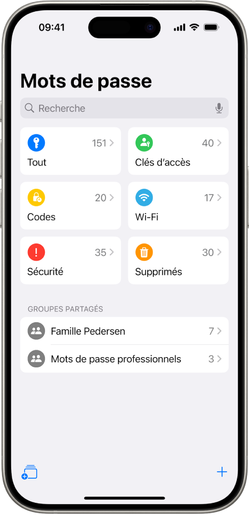 L’écran d’accueil de l’app Mots de passe, avec des boutons pour Tout, Clés d’accès, Codes de validation, Wi-Fi, Sécurité et Supprimés, ainsi qu’une liste de groupes partagés.