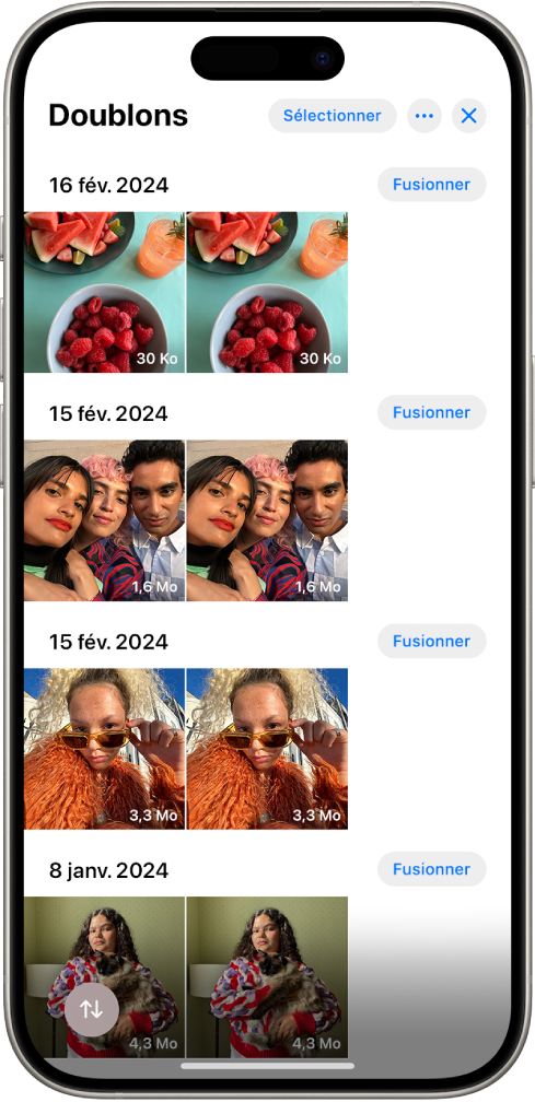 L’écran Dupliquer montrant des photos dupliquées l’une à côté de l’autre. Sur le côté droit de l’écran se trouve le bouton Fusionner qui permet de fusionner chaque paire de photos en double.