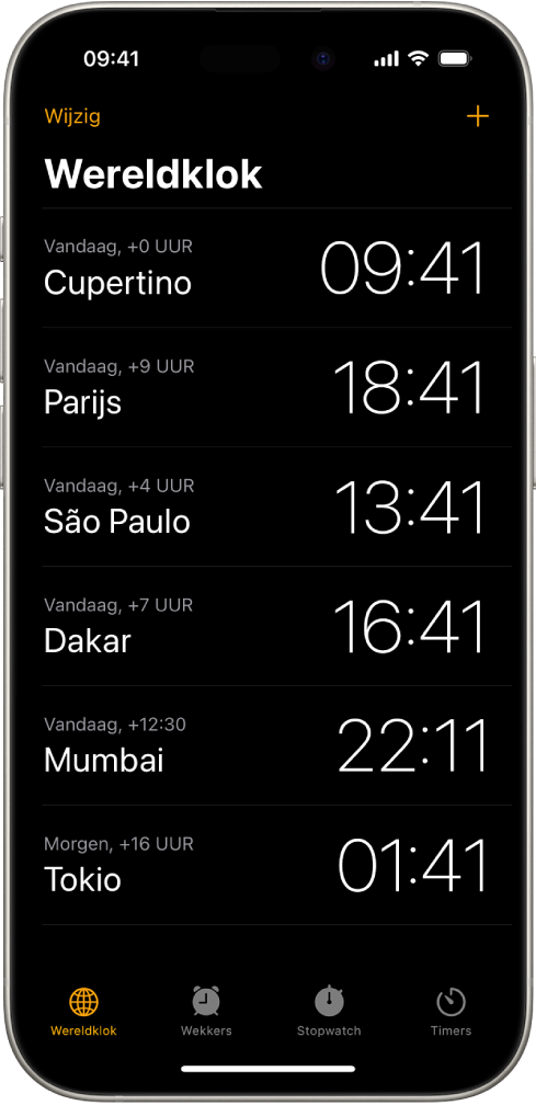 In het tabblad 'Wereldklok' zie je hoe laat het in allerlei steden is. Met de knop 'Wijzig' in de linkerbovenhoek kun je klokken anders rangschikken of verwijderen. Met de knop 'Toevoegen' in de rechterbovenhoek kun je meer klokken toevoegen. Onderin zie je de knoppen 'Wereldklok', 'Wekker', 'Stopwatch' en 'Timer'.