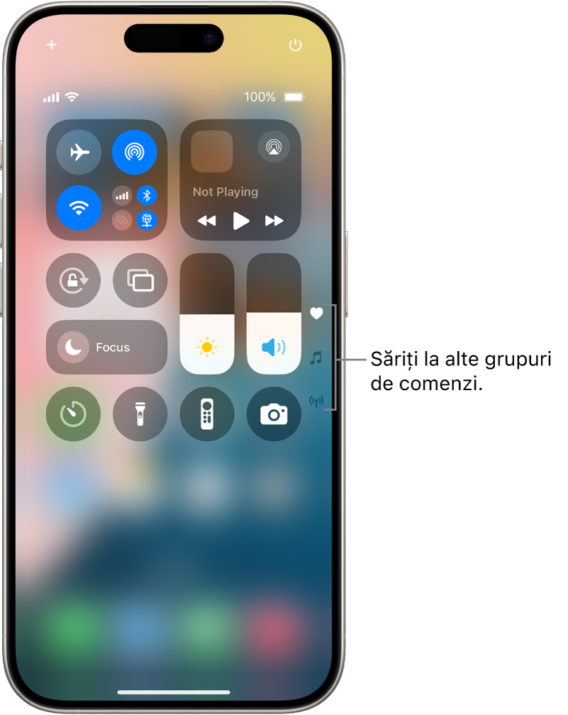 Centrul de control deschis pe ecranul iPhone-ului, cu pictograme în dreapta pentru vizualizarea altor grupuri de comenzi.