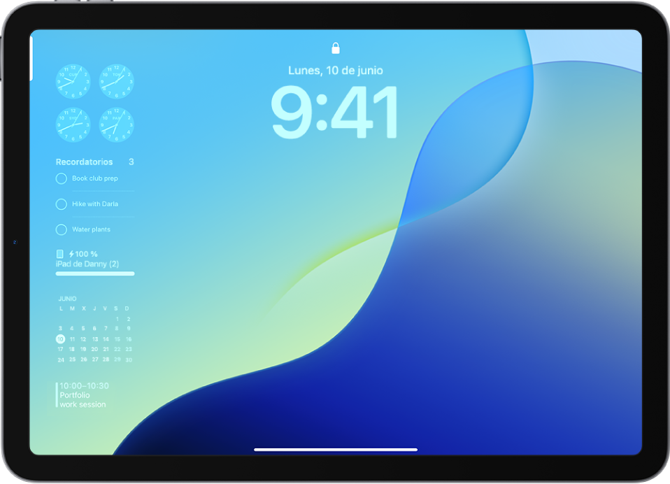 Pantalla de bloqueo del iPad con la hora, la fecha y widgets a lo largo de lado izquierdo.