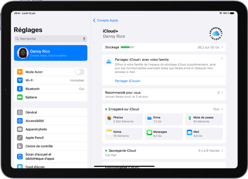 Écran des réglages iCloud montrant l’indicateur d’espace de stockage et une liste de fonctionnalités pouvant être utilisées avec iCloud, notamment Photos, iCloud Drive et Sauvegarde iCloud.