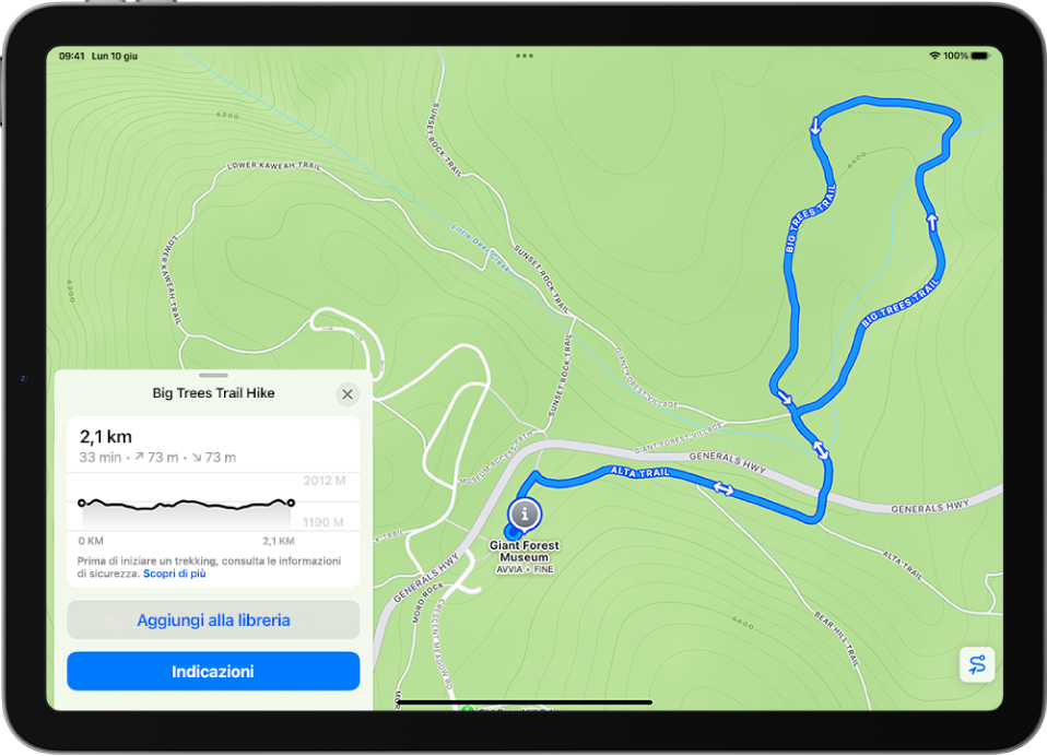 Una panoramica di un percorso di trekking scaricabile, con la distanza, il profilo dell’altitudine, il tempo previsto e le opzioni per salvare od ottenere le indicazioni verso l’inizio.
