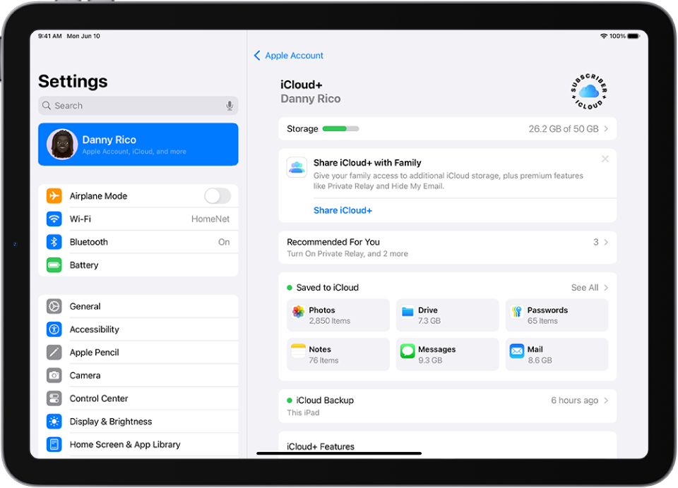 Skrin seting iCloud menunjukkan meter storan dan senarai ciri—termasuk Foto, iCloud Drive dan Sandaran iCloud—yang boleh digunakan dengan iCloud.